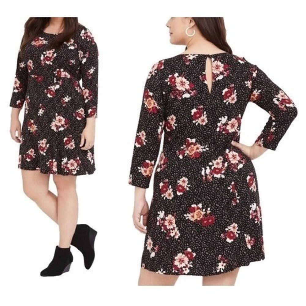 Torrid Dark Floral Keyhole Dress 3X‎